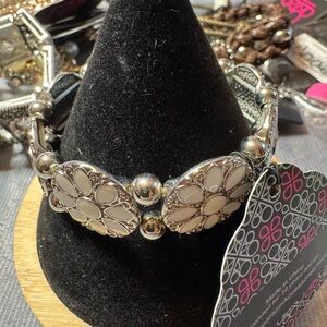 Paparazzi Silver and Cream Floral Bracelet